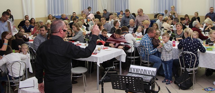 Była muzyka, była licytacja. Dla dzieci z przedszkola [ZDJĘCIA] - Zdjęcie główne