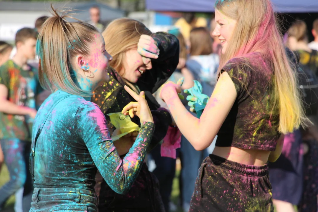 Festiwal Kolorów w Pleszewie. KOLOR FEST wrócił do naszego miasta [ZDJĘCIA] - Zdjęcie główne