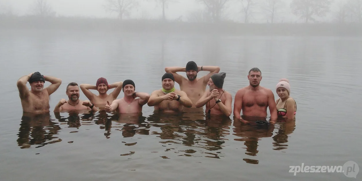 Nieformalna grupa Ice Team Morsjanie, zainicjowana w Pleszewie, rozpoczęła – już po raz dziesiąty – sezon zimowych kąpieli.