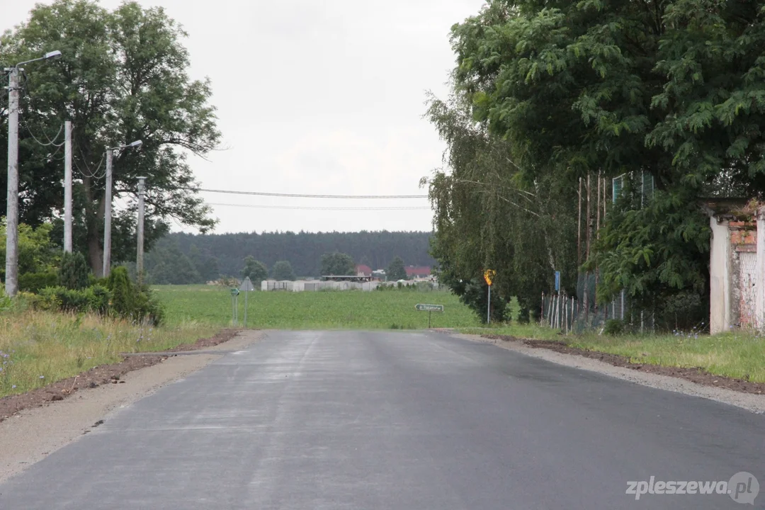 Mieszkańcy doczekali się nowej drogi. Zakończył się pierwszy etap remontu trasy Karmin-Czarnuszka [ZDJĘCIA] - Zdjęcie główne