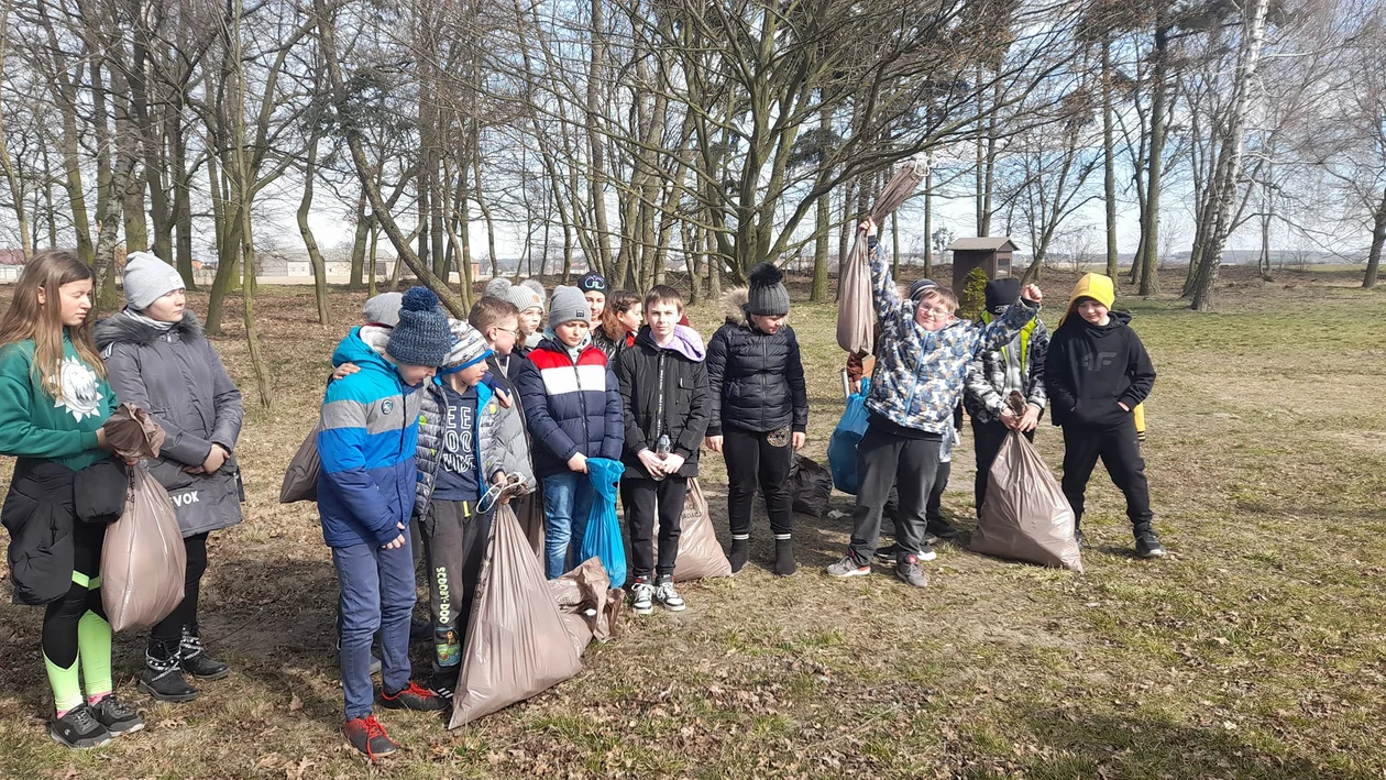 Dzieciaki z Jedlca posprzątały wieś [ZDJĘCIA] - Zdjęcie główne