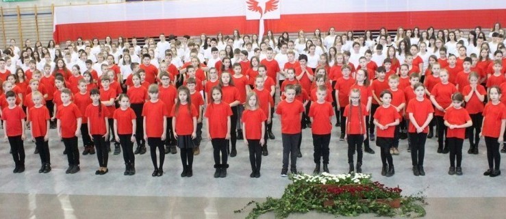 Pleszew. Finał konkursu Do Hymnu. Pleszewska trójka zaśpiewała najlepiej w Polsce! - Zdjęcie główne