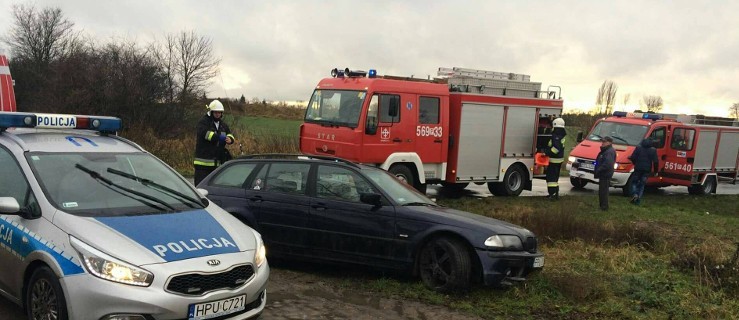 Auto w rowie - Zdjęcie główne