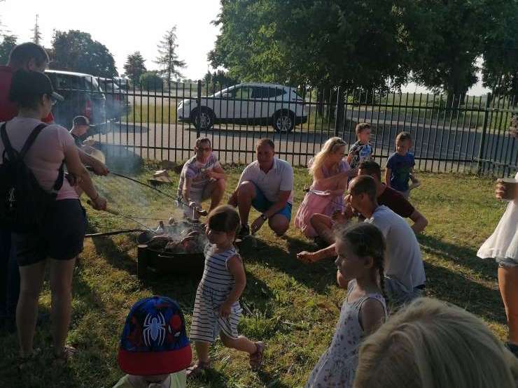 Dobrzyca. Przedszkolaki przy ognisku świętowały zakończenie zajęć 