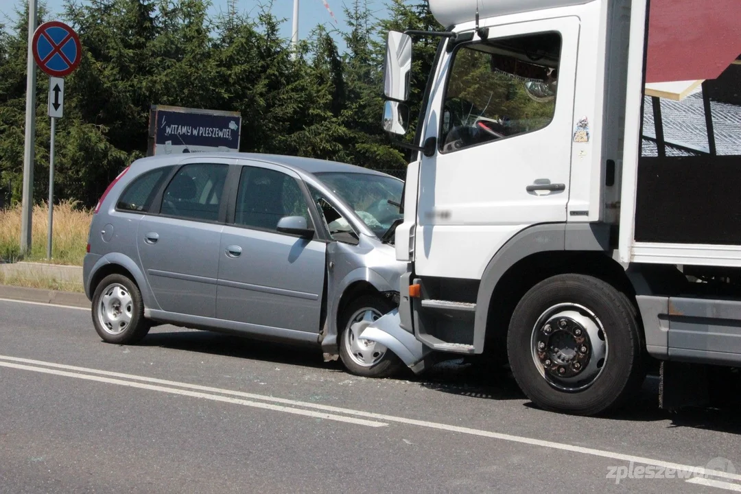 Wypadek na DK 11 w Piekarzewie. Są utrudnienia w ruchu  [ZDJĘCIA] - Zdjęcie główne