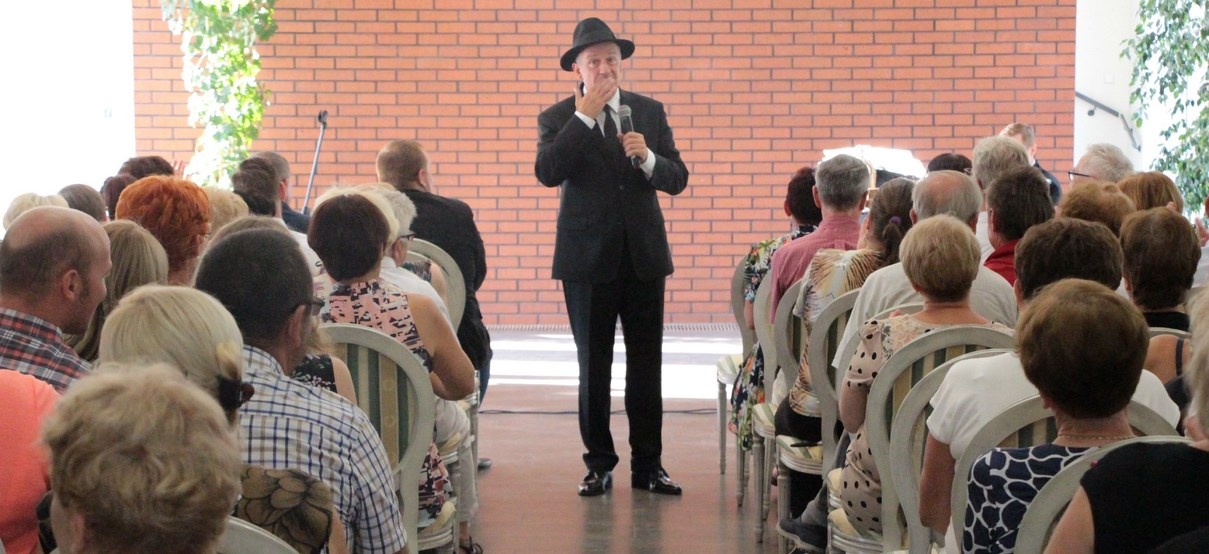 Dobrzyca. Recital Tomasza Stockingera - Zdjęcie główne
