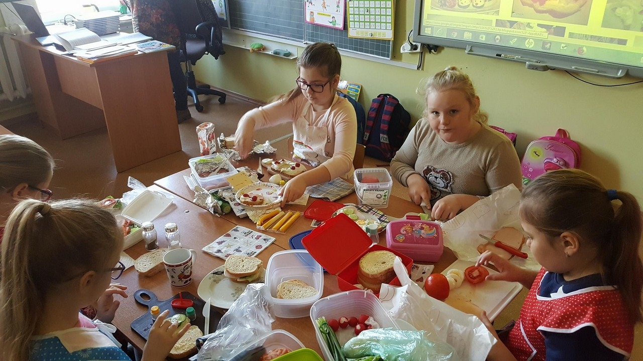 wiosenne kanapki karmin - Zdjęcie główne