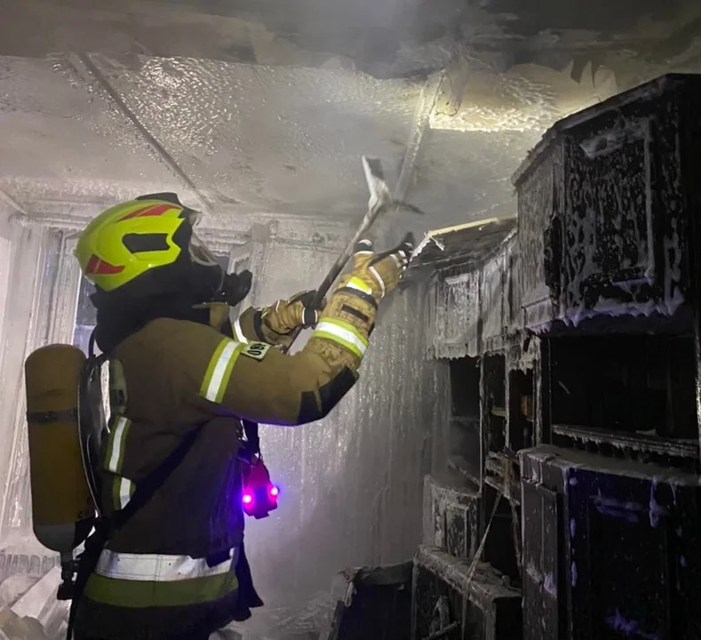 Pożar w domu jednorodzinnym w Choczu. Strażacy uratowali jedną osobę [ZDJĘCIA] - Zdjęcie główne