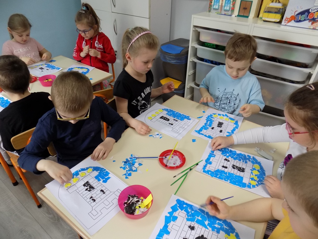 Dzieci z przedszkola "Słoneczne" w Pleszewie wykonały zadania w ramach międzynarodowego projektu edukacyjnego - „Piękna Nasza Polska Cała”.