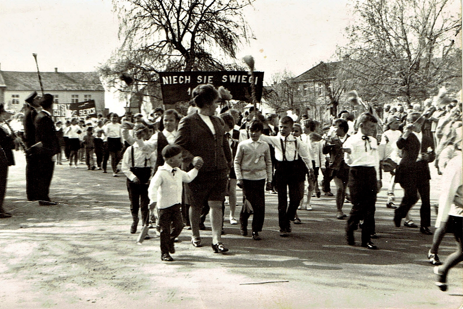 Pochód w Choczu, plac PKWN, 1 maja 1972 r.