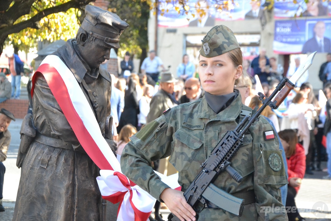 Pleszew. Odsłonięcie pomnika na Rynku - Zdjęcie główne