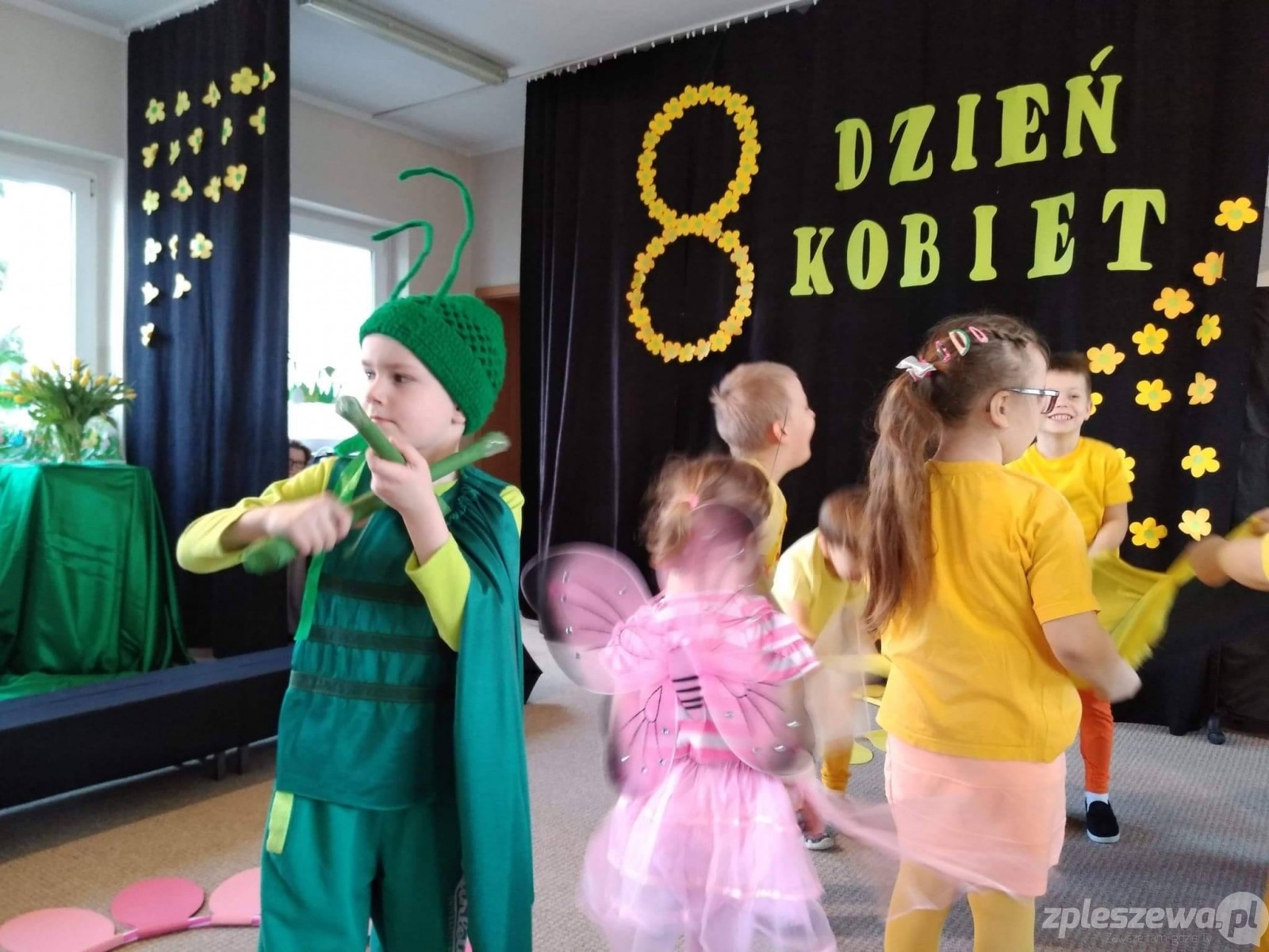 DZIEŃ KOBIET W PRZEDSZKOLU BAJKA - Zdjęcie główne