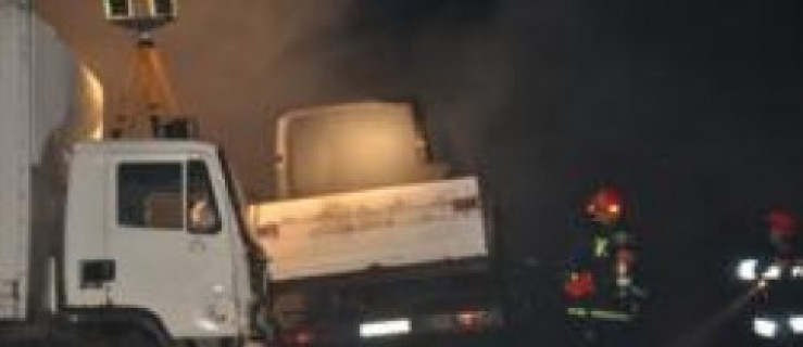 Spłonęła karetka i ciężarówka - Zdjęcie główne