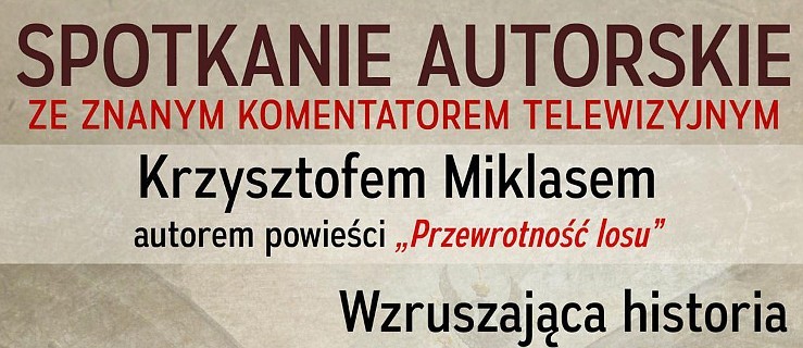 Komentator z telewizji w bibliotece  - Zdjęcie główne