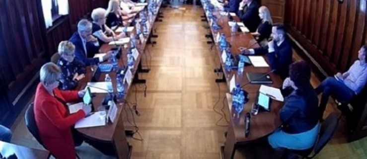 Pleszew. Dziś sesja rady miasta. Nad czym pochylą się radni? - Zdjęcie główne