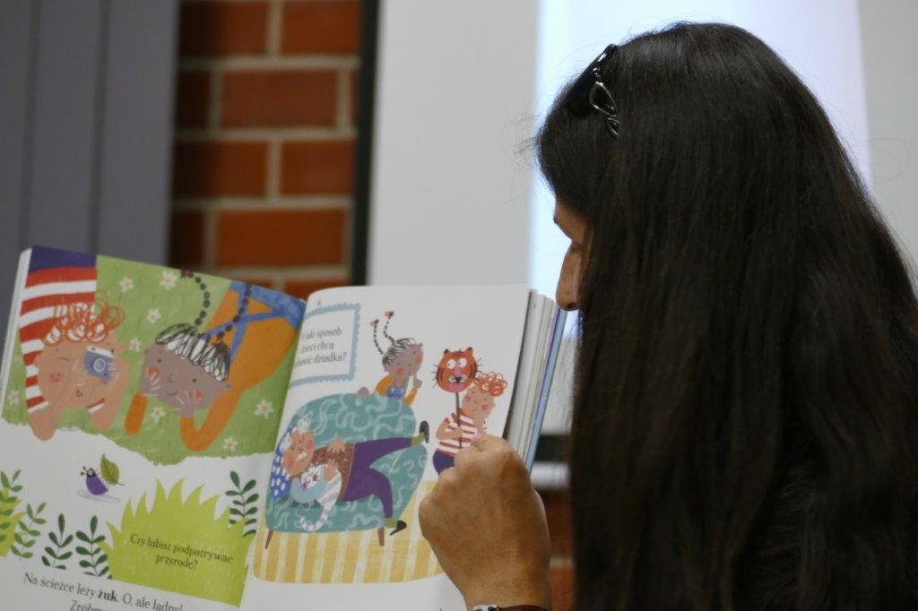 Spotkanie z Małgorzatą Swędrowską w bibliotece w Pleszewie