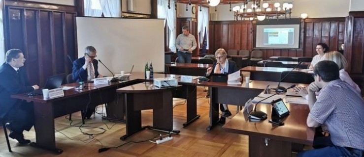 Pleszew. Koronawirus. Pierwsza taka sesja w historii miasta... [ZDJĘCIA, WIDEO] - Zdjęcie główne