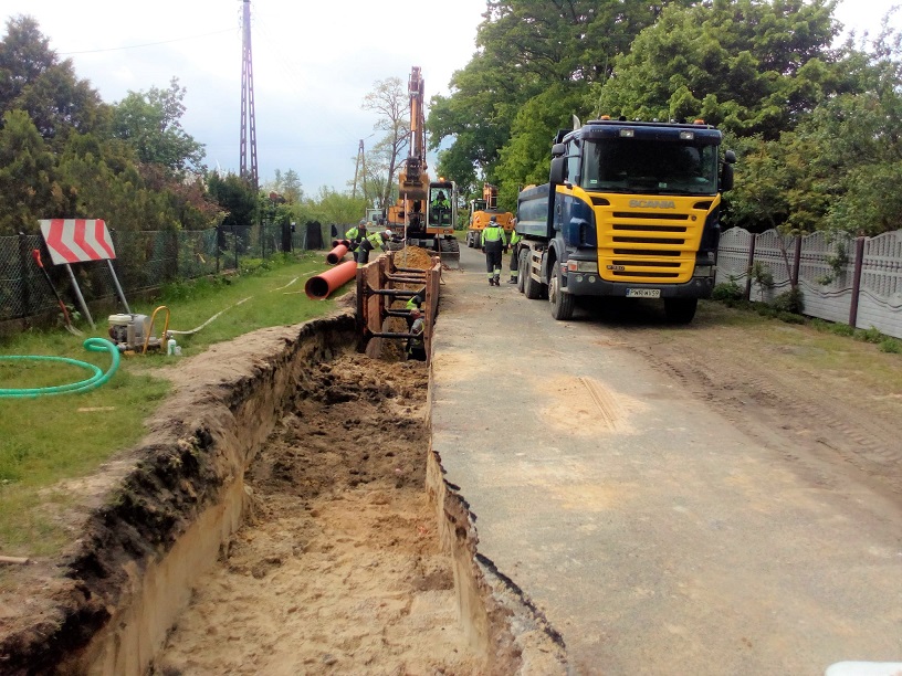 Szymanowice, Tomice.  Kasa jest. Robią drogę! - Zdjęcie główne