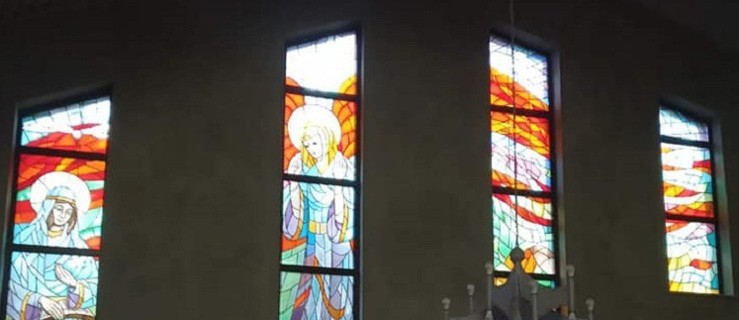 Kolejny witraż w kościele - Zdjęcie główne