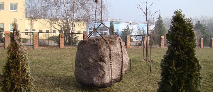 Stanął obok Powstańca  - Zdjęcie główne