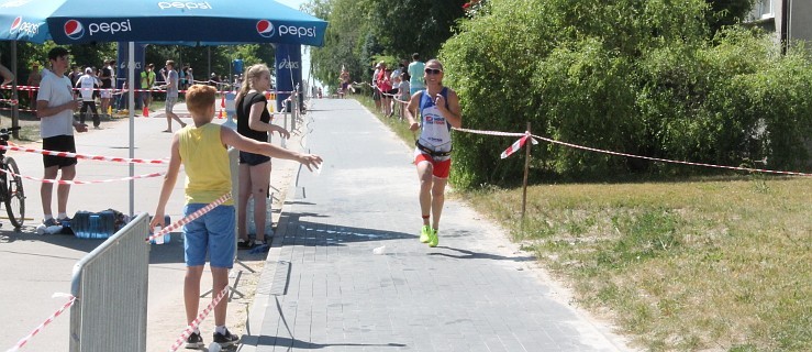 Triathlonistów pogoda nie rozpieszczała  - Zdjęcie główne