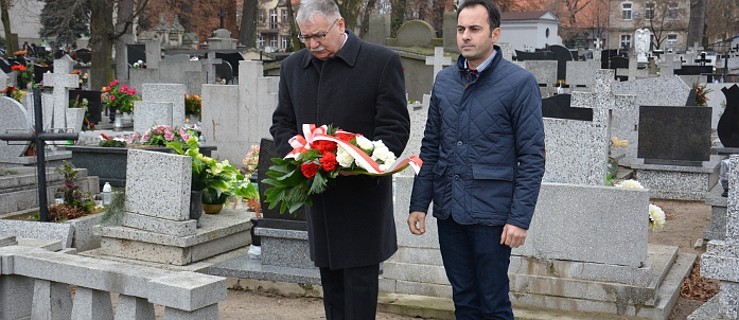 Wicestarosta na cmentarzu, burmistrz pod Murem Pamięci  - Zdjęcie główne