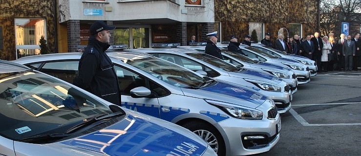 Samorządy dołożyły, policja ma nowe auta [ZDJĘCIA] - Zdjęcie główne