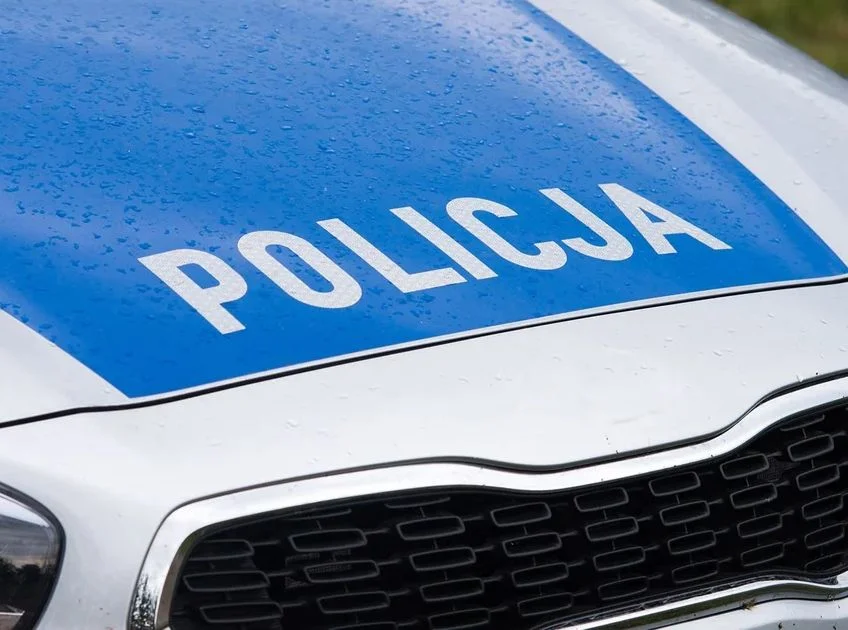 Pościg w Pleszewie. 20-latek uciekał policji, wcześniej zabrał auto rodzicom - Zdjęcie główne