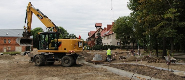 Pleszew. Trwa budowa ronda [ZOBACZ ZDJĘCIA] - Zdjęcie główne