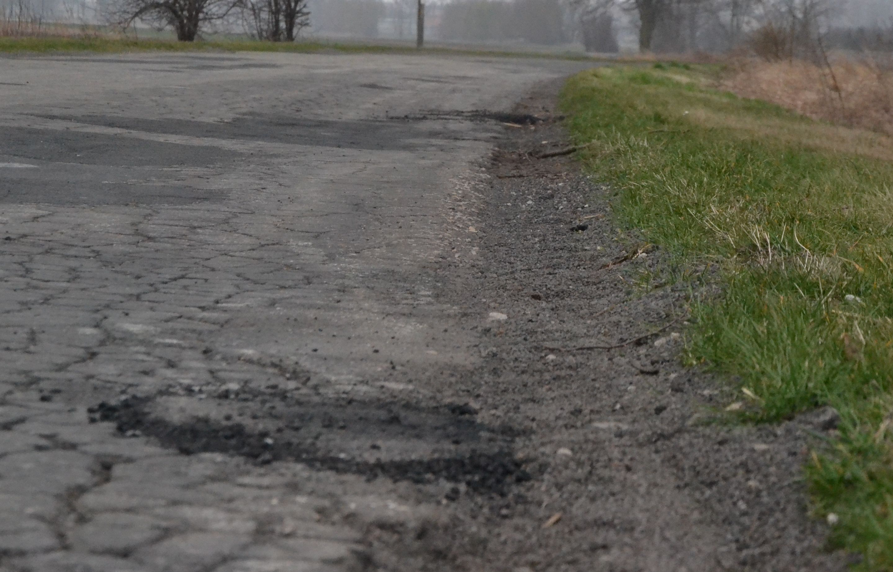 Koszmarne dziury w końcu znikną? Co z remontem drogi Lenartowice-Grodzisko? - Zdjęcie główne