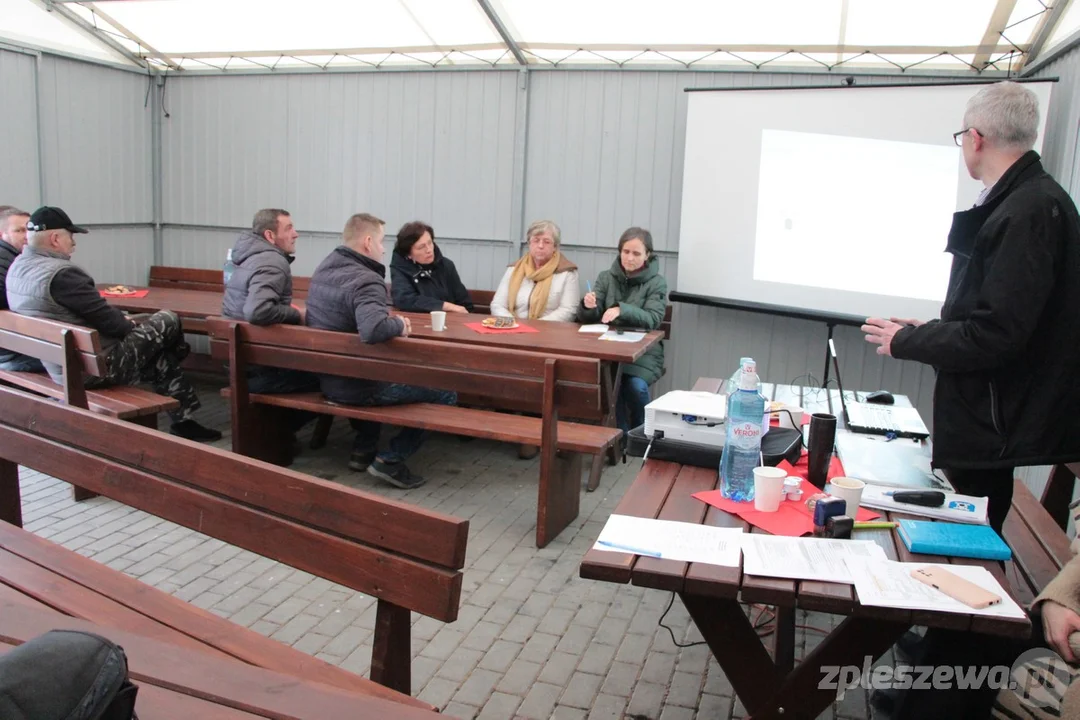Zebranie wiejskie w Korzkwach. Mieszkańcy zobaczyli pierwsze wizualizacje nowego domu sołeckiego [ZDJĘCIA] - Zdjęcie główne