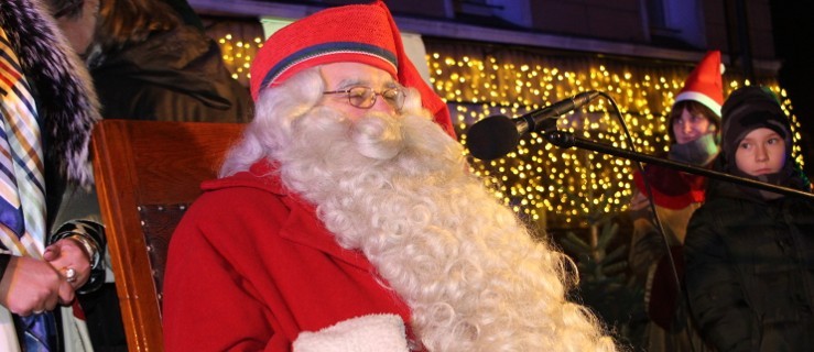  Mikołaj odwiedził Pleszew. Spotkał się z dziećmi na rynku [FOTO] - Zdjęcie główne
