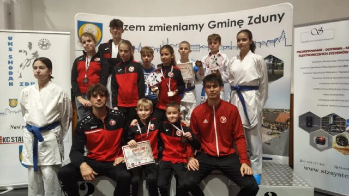 Świetny występ Pleszewskiego Klubu Karate. Młodzi zawodnicy zdobyli 12 medali - Zdjęcie główne