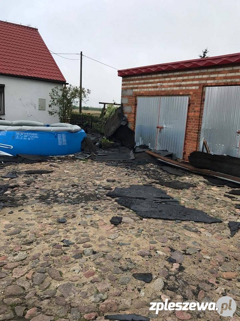 Sośnica. Zerwany dach  - Zdjęcie główne