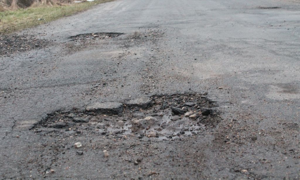 Gmina Czermin. Jak zmieni się krytyczny odcinek drogi  z wybojami?  - Zdjęcie główne