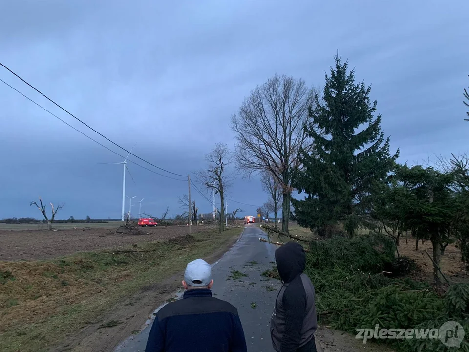 Burze, porywisty wiatr i intensywne opady w zachodniej Polsce. IMiGW wydało ostrzeżenie meteorologiczne dla Pleszewa - Zdjęcie główne