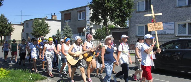 W słońcu i deszczu - Zdjęcie główne