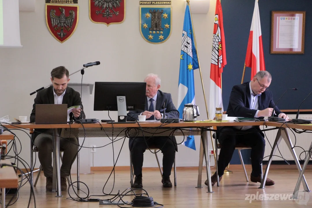 Posiedzenie Powiatowej Rady Rynku Pracy w Pleszewie. Debata nad nowym programem [ZDJĘCIA] - Zdjęcie główne
