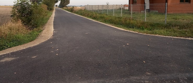 Gmina Gołuchów. Zrobili 150 metrów asfaltu w Jedlcu - Zdjęcie główne