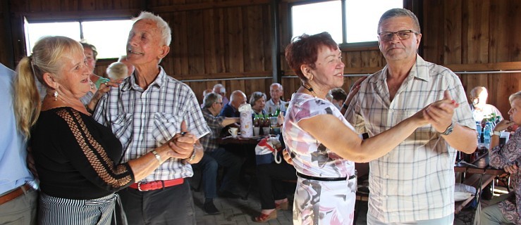 Pleszew. Seniorzy na pikniku w wigwamie [FOTO] - Zdjęcie główne