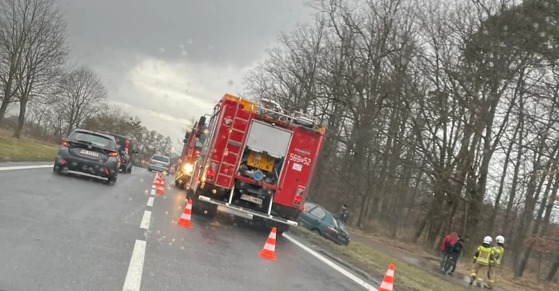 Kolizja w Gołuchowie. Chciał uniknąć tragedii i wjechał do rowu - Zdjęcie główne