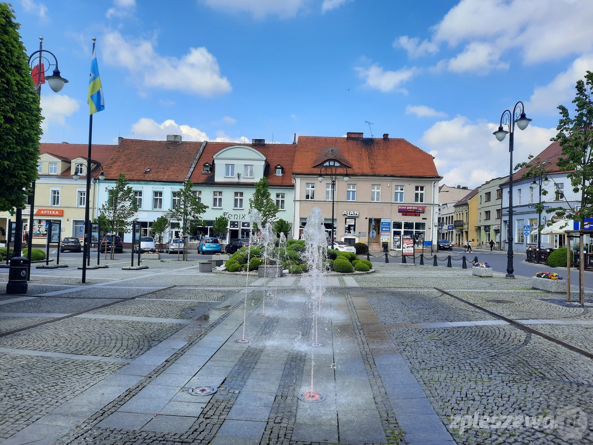 Fontanna na Rynku w Pleszewie znów działa