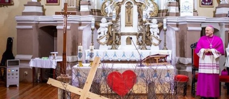 Biskup trafił na oddział zakaźny kaliskiego szpitala - Zdjęcie główne