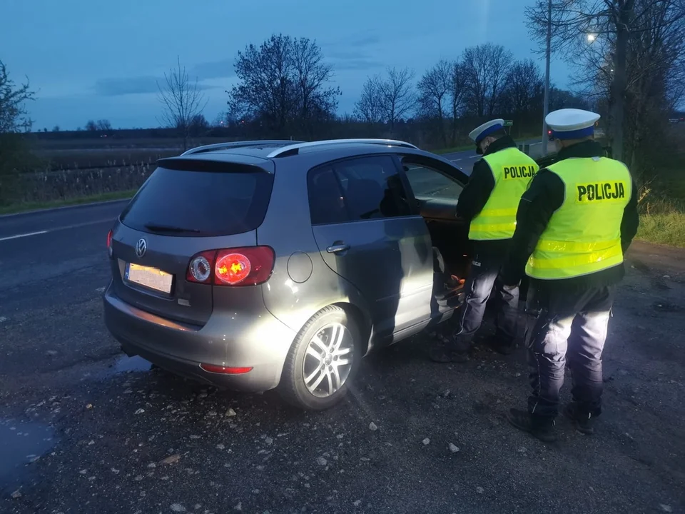 Pijana seniorka za kółkiem. Na widok policjantów zaczęła uciekać - Zdjęcie główne