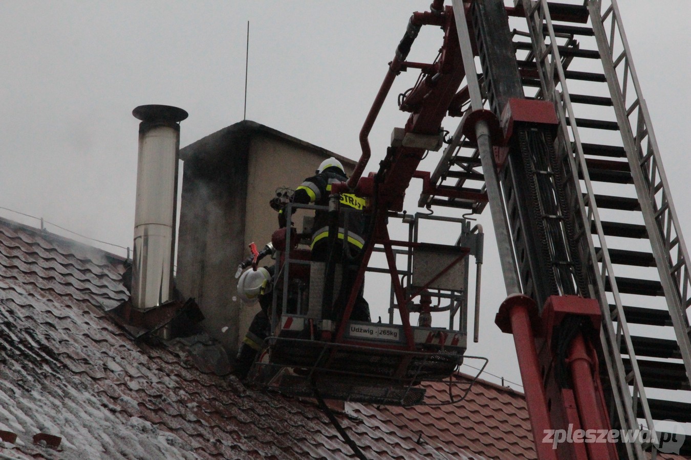 Pożar dachu w Zespole Szkół w Choczu