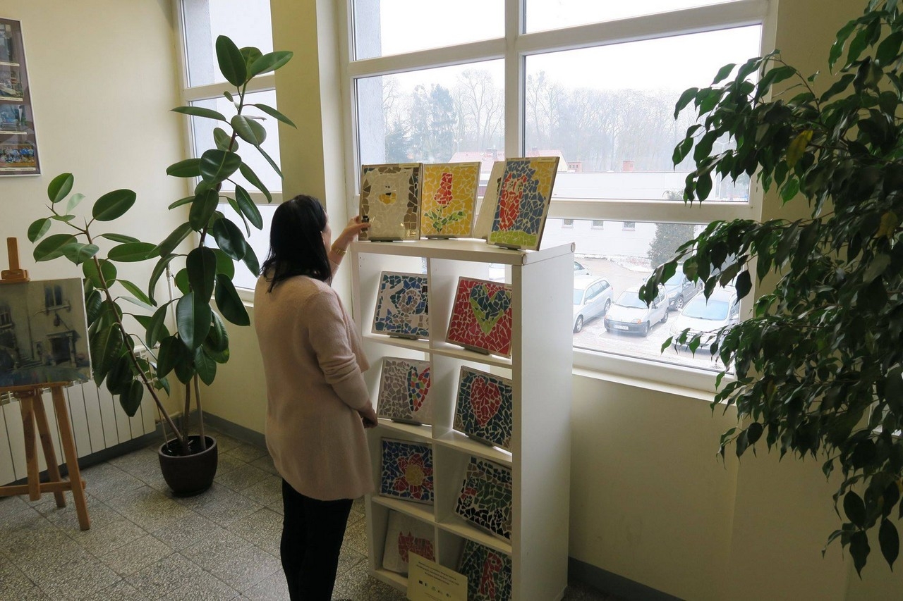 Wystawa porecyklingowa w urzędzie w Gołuchowie - Zdjęcie główne