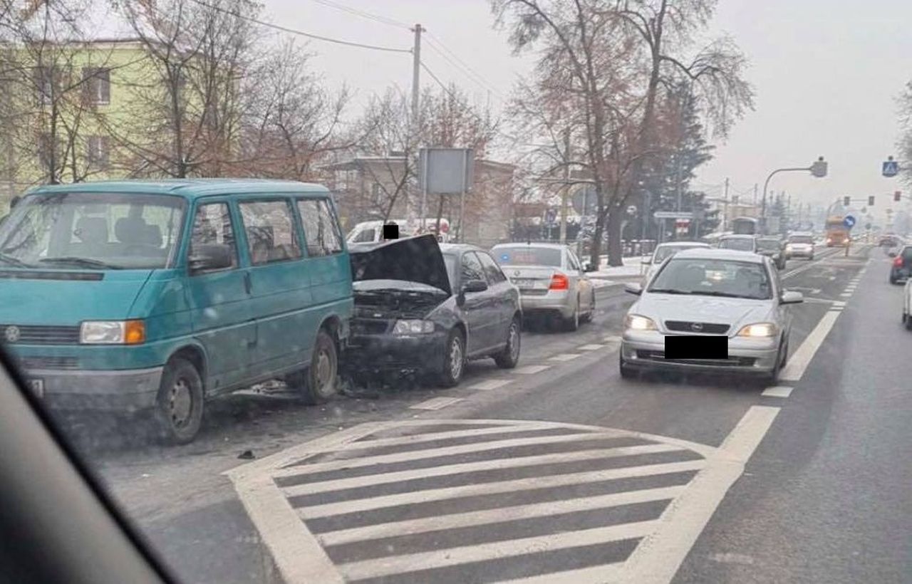 Kolizja na ul. Poznańskiej w Pleszewie. Zderzyły się dwa