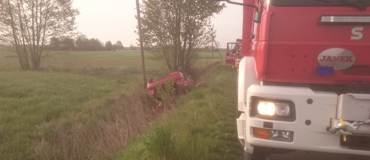 Auto w rowie - Zdjęcie główne