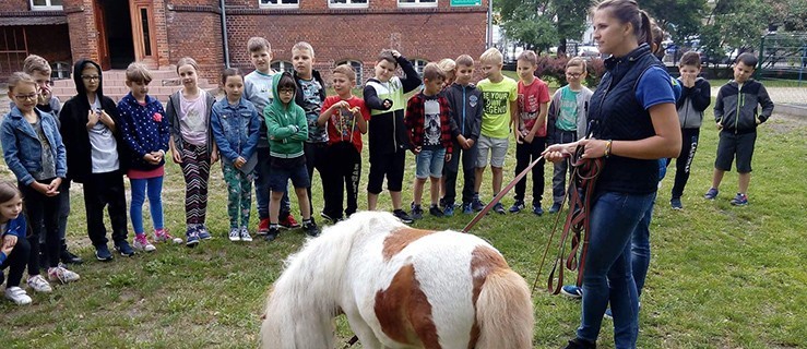 Pleszew Pani Natalia i Stefanek w szkole [FOTO] - Zdjęcie główne