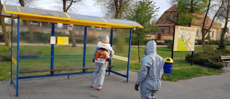 Gołuchów. Strażacy dezynfekowali przystanki - Zdjęcie główne